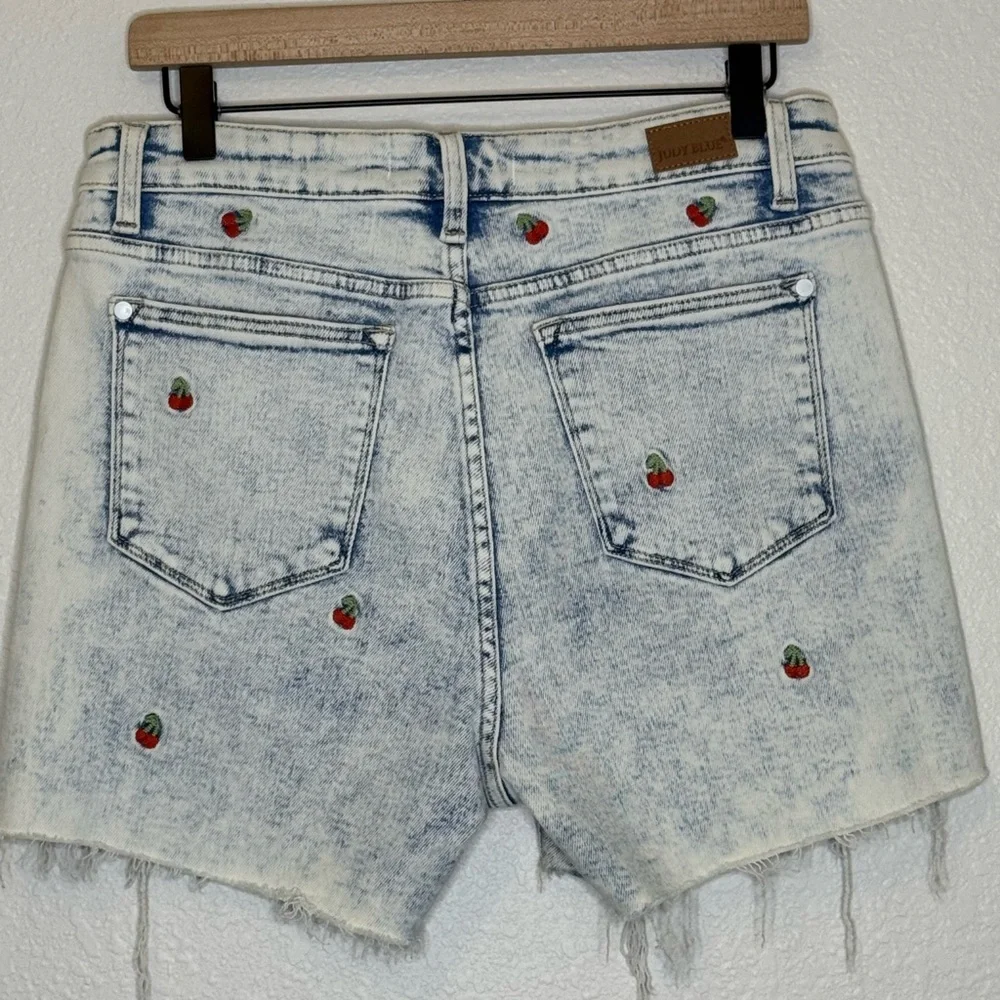 Judy Blue Cherry Bomb Denim Shorts High Rise Distressed Raw Hem Large